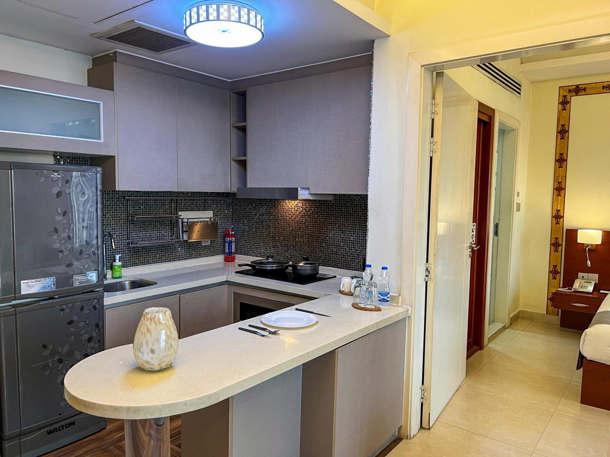 Coventina Lake Suites Дакка Экстерьер фото